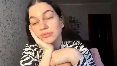 Snapshot of viviennebuiles chatting on October 21, 1:23 pm Alexa online show from October 21, 1:23 pm