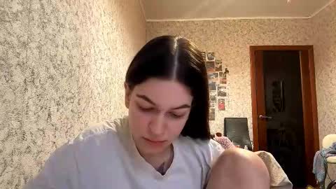 Snapshot of viviennebuiles chatting on October 24, 1:51 pm Alexa online show from October 24, 1:51 pm