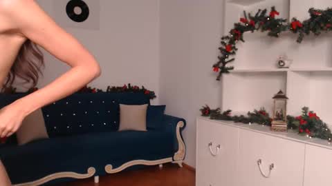 Vivienne online show from December 15, 7:21 pm