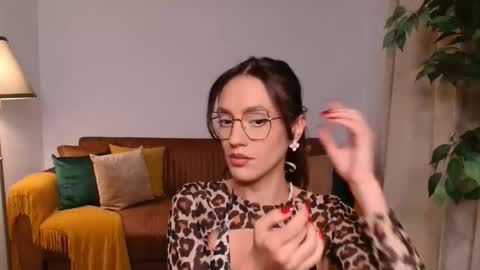 Vivienne online show from October 12, 4:17 pm