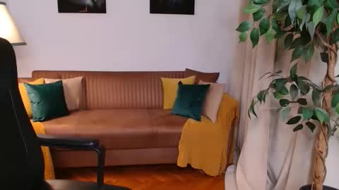 Vivienne online show from March 2, 4:36 pm