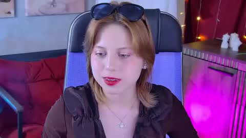 Snapshot of viviennehebert chatting on June 18, 12:42 pm Vivienne online show from June 18, 12:42 pm