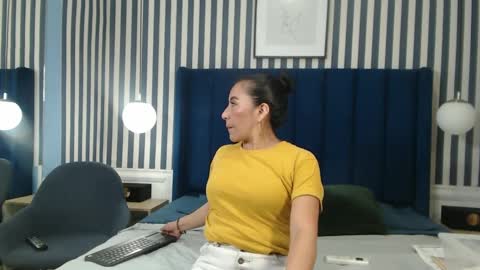 Snapshot of viviennerosette chatting on September 17, 1:02 pm Vivian online show from September 17, 1:02 pm