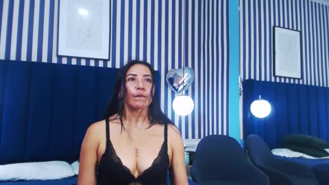 Snapshot of viviennerosette chatting on February 9, 1:15 pm Vivian online show from February 9, 1:15 pm