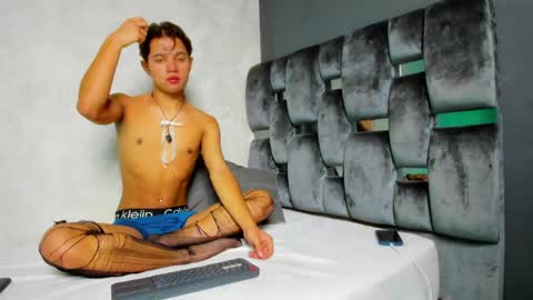 vix_hot online show from May 6, 7:30 pm