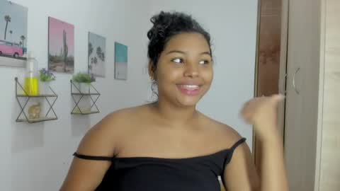Snapshot of vixenlust17 chatting on March 22, 5:55 am vixenlust17 online show from March 22, 5:55 am