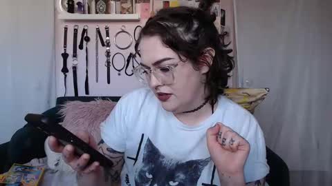 Snapshot of vixinvvitch chatting on October 11, 7:45 pm VIXIN online show from October 11, 7:45 pm