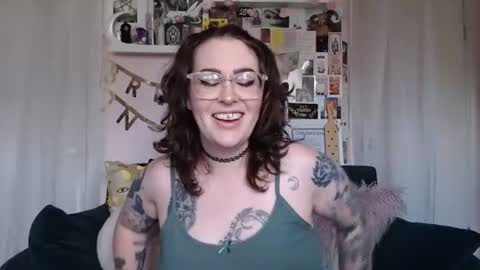 Snapshot of vixinvvitch chatting on July 24, 5:00 pm VIXIN online show from July 24, 5:00 pm