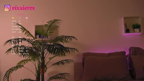 Snapshot of vixxxiee chatting on April 28, 9:20 pm vixxxiee online show from April 28, 9:20 pm