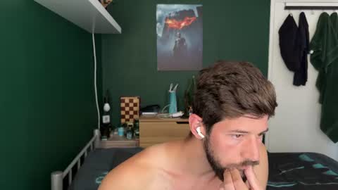 Snapshot of vladi95noughtyboyy chatting on August 7, 9:44 am vladi95noughtyboyy online show from August 7, 9:44 am