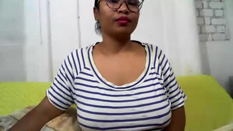 Snapshot of voagelle chatting on December 31, 4:25 pm voagelle online show from December 31, 4:25 pm