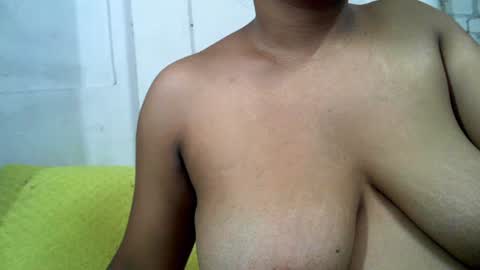 Snapshot of voagelle chatting on February 1, 2:24 pm voagelle online show from February 1, 2:24 pm