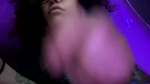 Snapshot of vodkilapurple chatting on December 6, 10:30 pm ASHLEY independent model online show from December 6, 10:30 pm