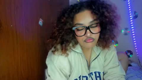 Snapshot of vodkilapurple chatting on December 19, 10:00 pm ASHLEY independent model online show from December 19, 10:00 pm