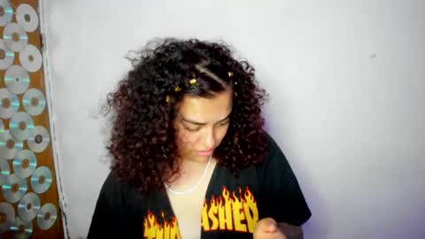 Snapshot of vodkilapurple chatting on January 16, 5:21 am ASHLEY independent model online show from January 16, 5:21 am