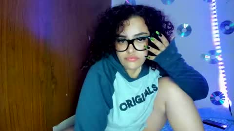 Snapshot of vodkilapurple chatting on February 9, 4:46 am ASHLEY independent model online show from February 9, 4:46 am