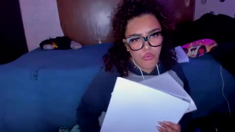 Snapshot of vodkilapurple chatting on March 2, 1:36 am ASHLEY independent model online show from March 2, 1:36 am