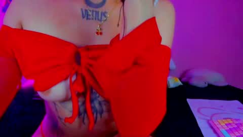 Snapshot of void_smokin chatting on June 11, 2:26 pm Gabriela online show from June 11, 2:26 pm