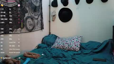 Snapshot of voidbunni chatting on July 18, 2:32 pm voidbunni online show from July 18, 2:32 pm