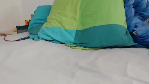 Snapshot of volvic_0904 chatting on March 4, 8:15 pm volvic_0904 online show from March 4, 8:15 pm