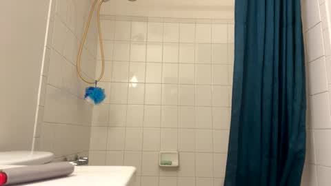 Snapshot of vonnieeb2x chatting on December 15, 12:26 am vonnieeb2x online show from December 15, 12:26 am