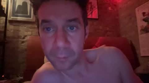 Snapshot of voodoochilelove chatting on December 18, 1:11 am Djangus Roundstone online show from December 18, 1:11 am