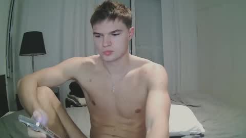 Snapshot of vouvoucouple chatting on December 5, 5:28 pm Tim online show from December 5, 5:28 pm