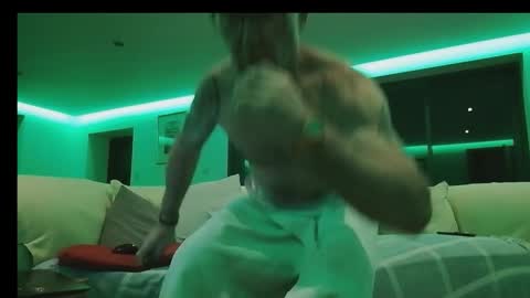 voyeur1391365 online show from October 5, 7:01 pm