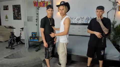 voyeurism_guys online show from October 11, 10:52 pm