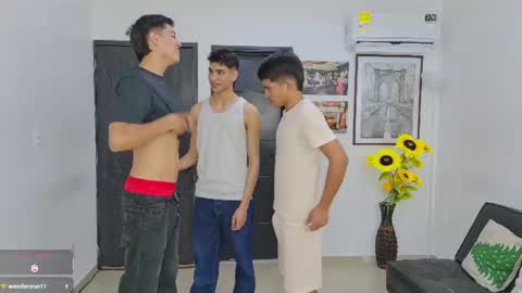 voyeurism_guys online show from June 12, 10:41 pm
