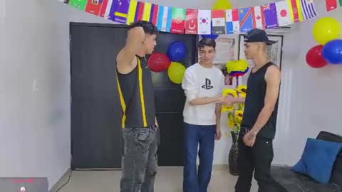 voyeurism_guys online show from June 22, 10:29 pm