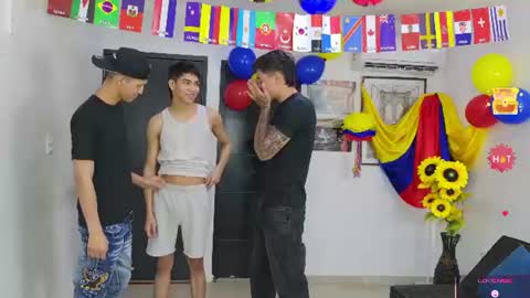 voyeurism_guys online show from June 28, 10:27 pm