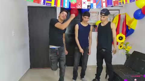 voyeurism_guys online show from June 30, 10:22 pm