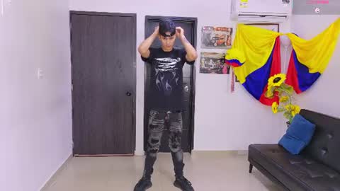 voyeurism_guys online show from July 12, 10:34 pm