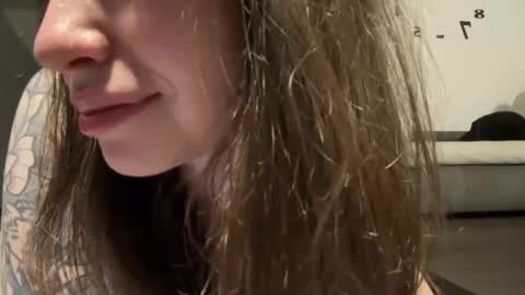 voyliza online show from December 2, 12:05 am