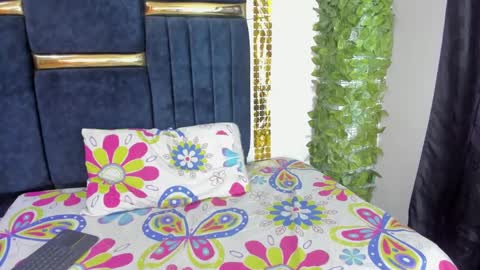 Snapshot of vskayper chatting on October 13, 7:14 pm skay online show from October 13, 7:14 pm