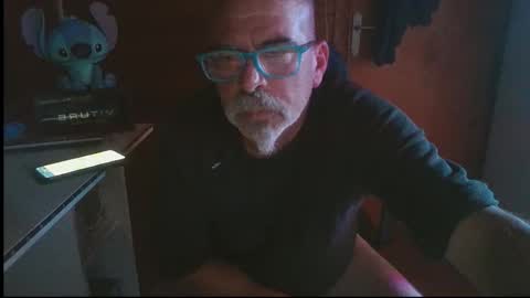 oscar online show from November 14, 11:02 pm