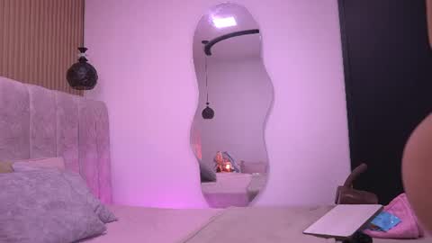 Snapshot of vvioleta_ chatting on June 27, 3:11 am Violeta online show from June 27, 3:11 am
