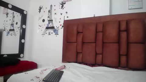 Zafiroo online show from February 24, 4:21 am