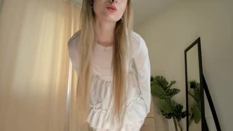 Snapshot of w1xll chatting on September 9, 4:12 am Nana online show from September 9, 4:12 am