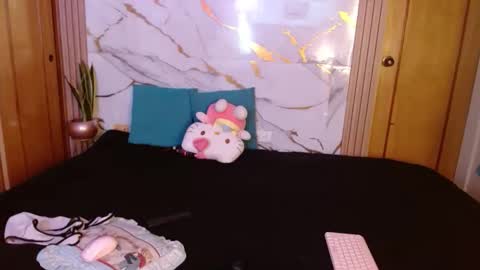 Snapshot of w_kittycat chatting on March 30, 10:33 pm kitty SUPORT ME AND MY BABY SINGLE MOMY online show from March 30, 10:33 pm