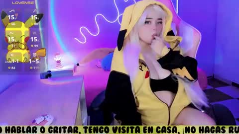 Snapshot of waifumochi_chan chatting on November 18, 3:23 am online show from November 18, 3:23 am