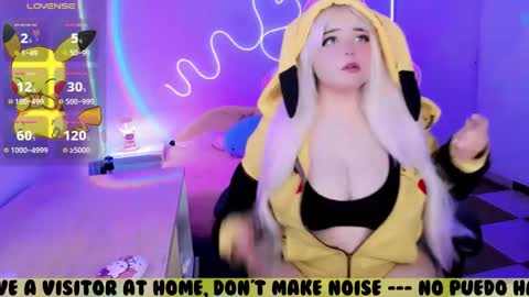 Snapshot of waifumochi_chan chatting on November 20, 3:39 am online show from November 20, 3:39 am