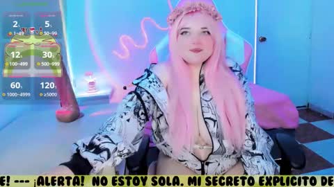 Snapshot of waifumochi_chan chatting on December 5, 2:42 am online show from December 5, 2:42 am