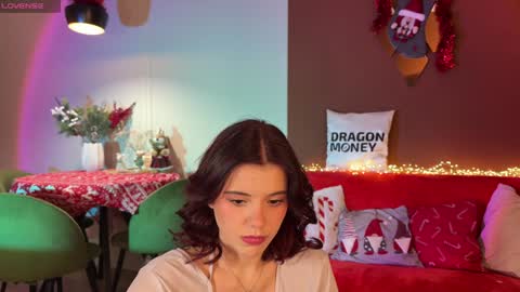 Mia online show from December 27, 2:33 pm