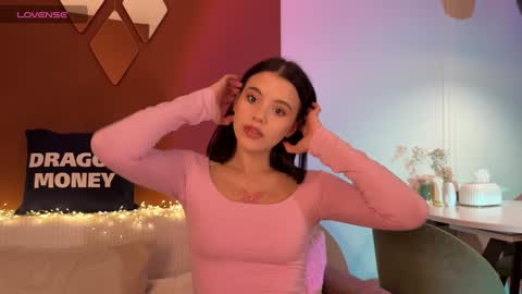 Mia online show from February 3, 12:25 pm