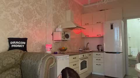 Mia online show from March 10, 2:05 pm