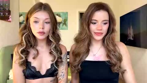 Mia online show from October 19, 12:06 pm