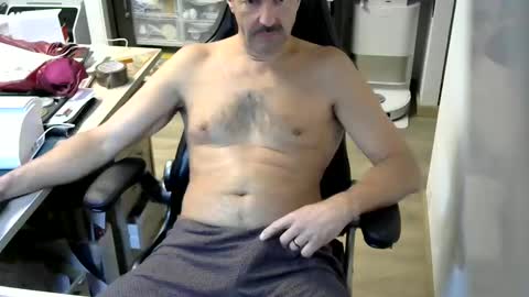 Snapshot of waldo72 chatting on November 12, 8:19 pm Waldo online show from November 12, 8:19 pm