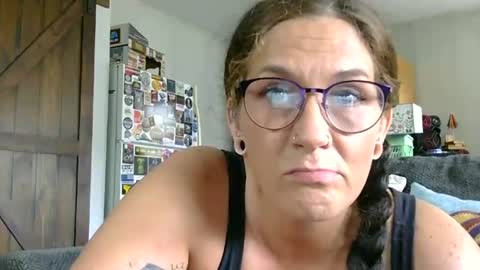 Snapshot of wallflower2727 chatting on July 1, 7:13 pm Fuck Marie i dunno online show from July 1, 7:13 pm